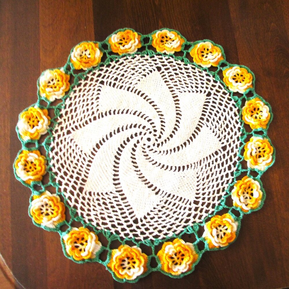 Vintage 16 sunburst yellow & white stand up flowers with light tan croched cent